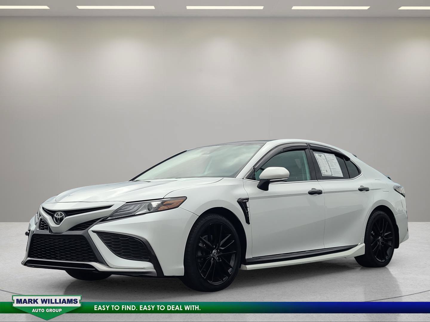 Used 2022 Toyota Camry XSE FWD image 8