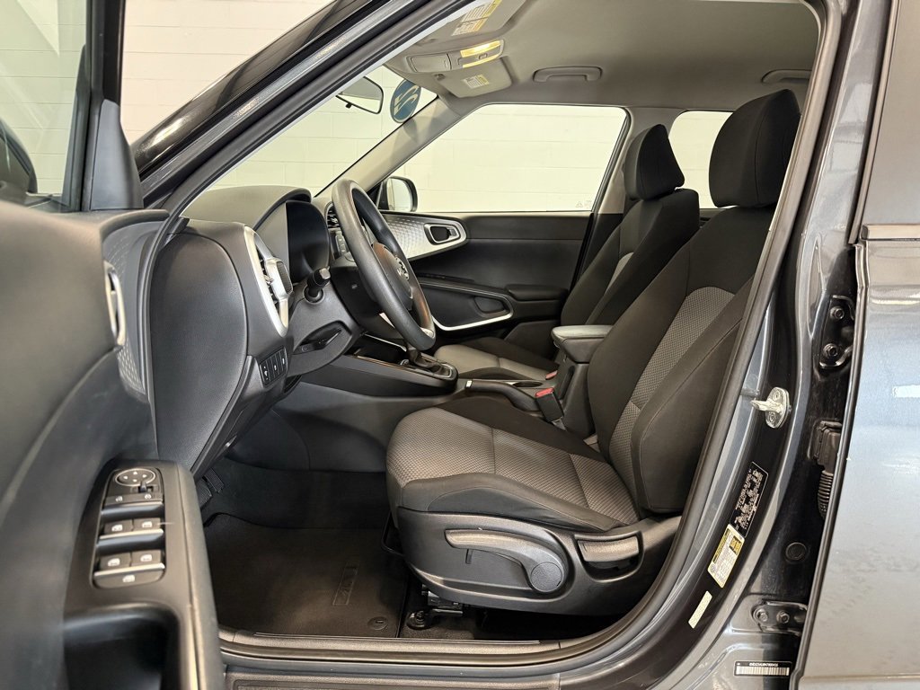 Used 2022 Kia Soul LX image 16