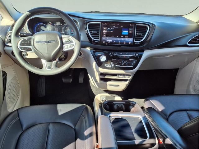 Used 2024 Chrysler Pacifica Touring-L image 12
