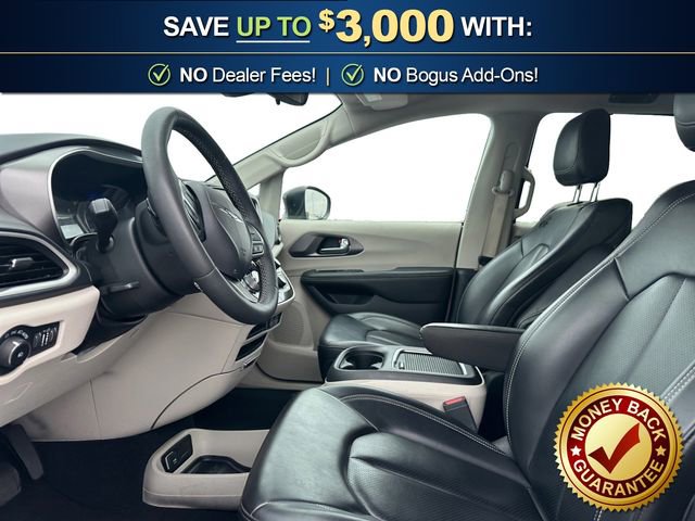 Used 2023 Chrysler Pacifica Touring-L FWD image 14