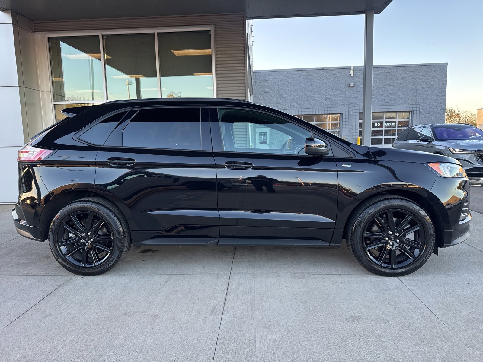 Certified 2024 Ford Edge ST-Line image 9