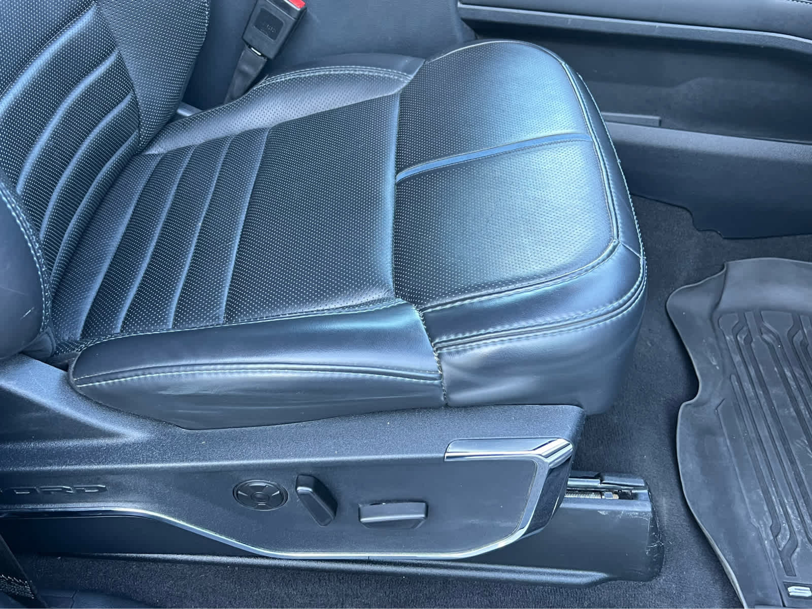 Certified 2025 Ford F350 Platinum image 19