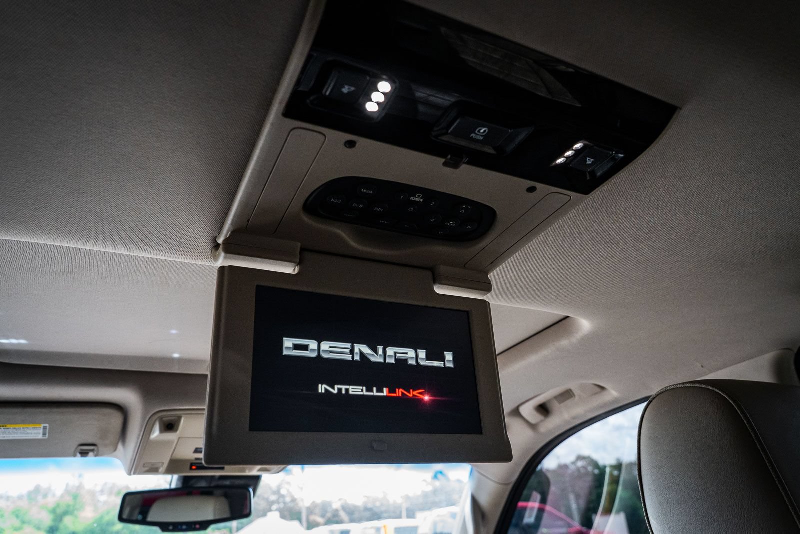 Used 2017 GMC Yukon Denali w/ Open Road Package RWD image 32