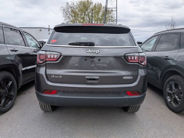 Used 2020 Jeep Compass Latitude w/ Cold Weather Group AWD/4WD image 3