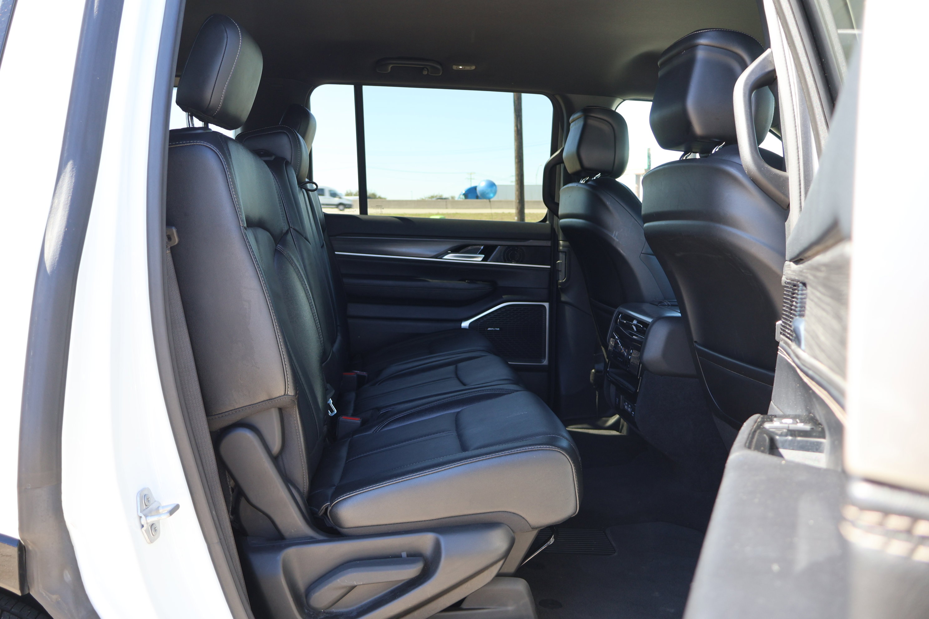 Used 2024 Jeep Wagoneer Series II w/ Flexible Seating Group image 38