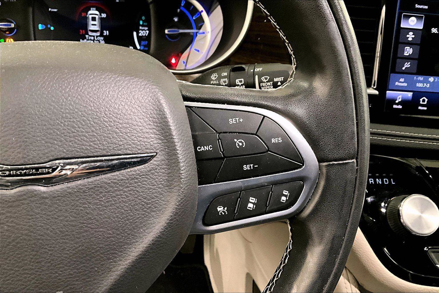 Used 2022 Chrysler Pacifica Limited image 18