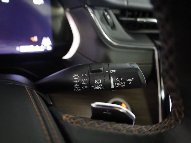Used 2025 Jeep Grand Cherokee Summit AWD/4WD image 18