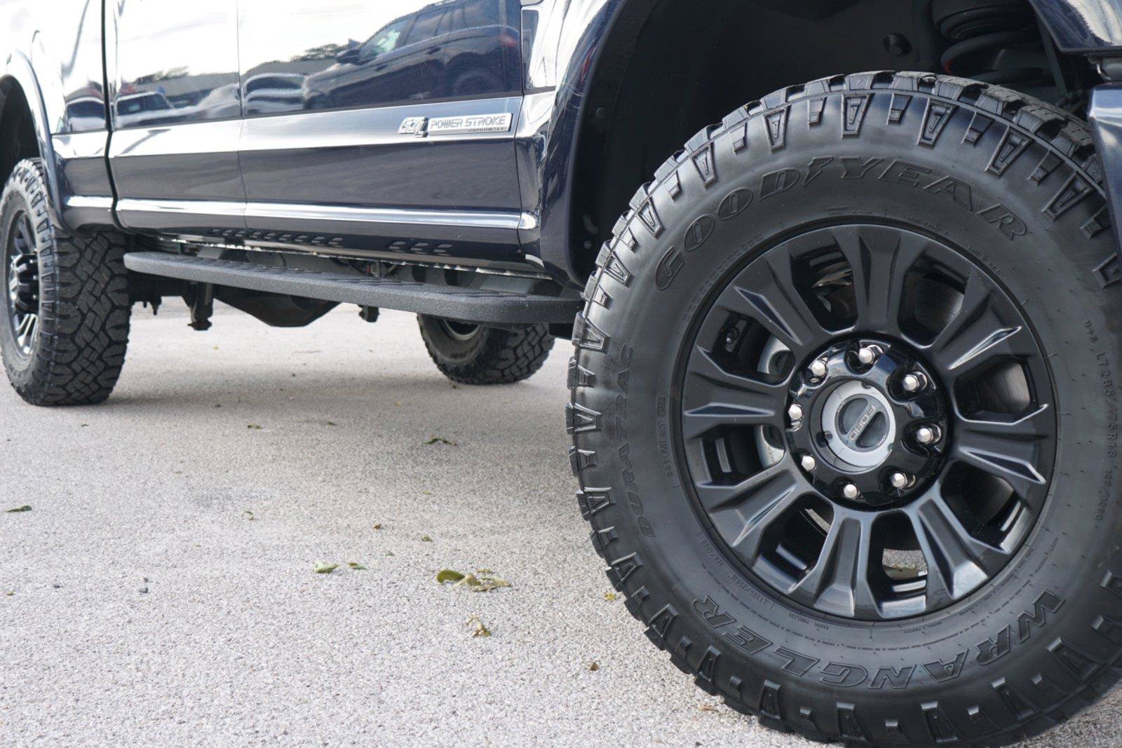 Certified 2022 Ford F350 Platinum w/ Tremor Off-Road Package AWD/4WD image 2