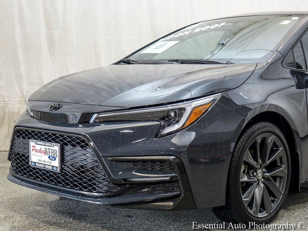 Used 2025 Toyota Corolla SE w/ SE Premium Package FWD image 3