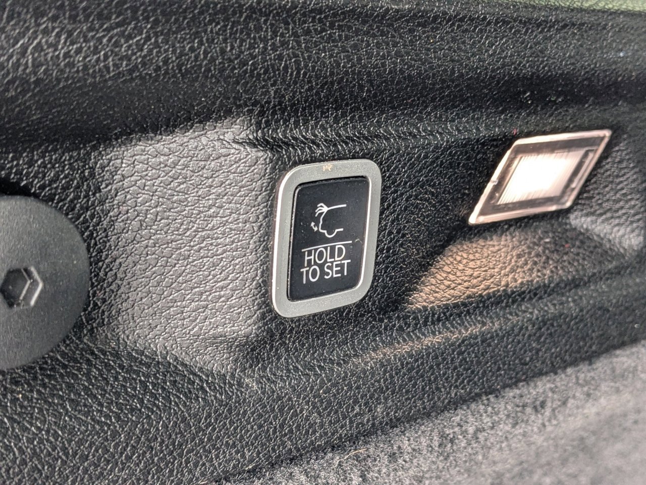 Used 2021 Jeep Grand Cherokee L Summit w/ Advanced Protech Group IV image 17