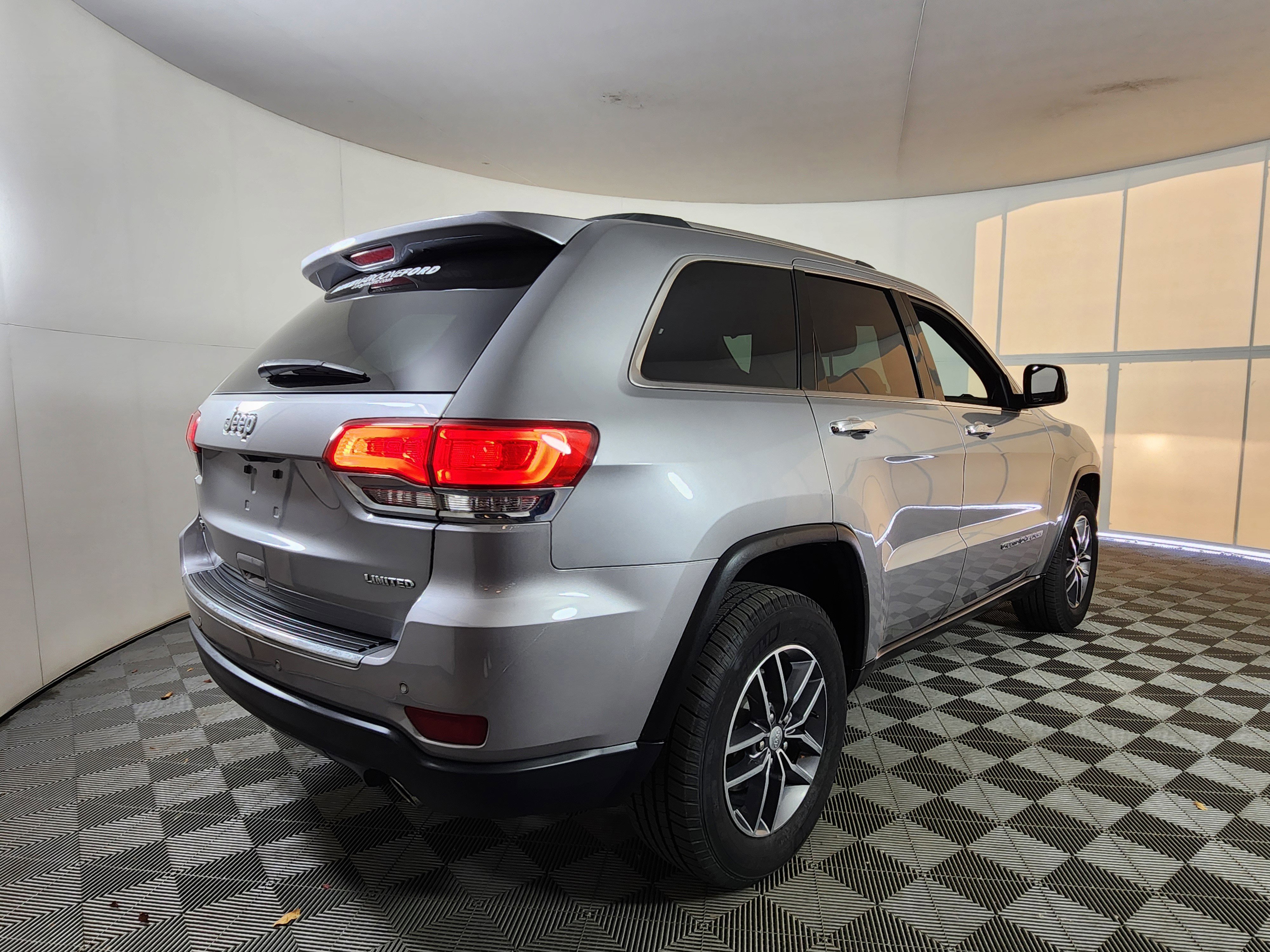 Used 2018 Jeep Grand Cherokee Limited image 5