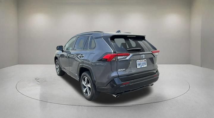 Used 2024 Toyota RAV4 SE w/ Weather & Moonroof Package AWD/4WD image 4