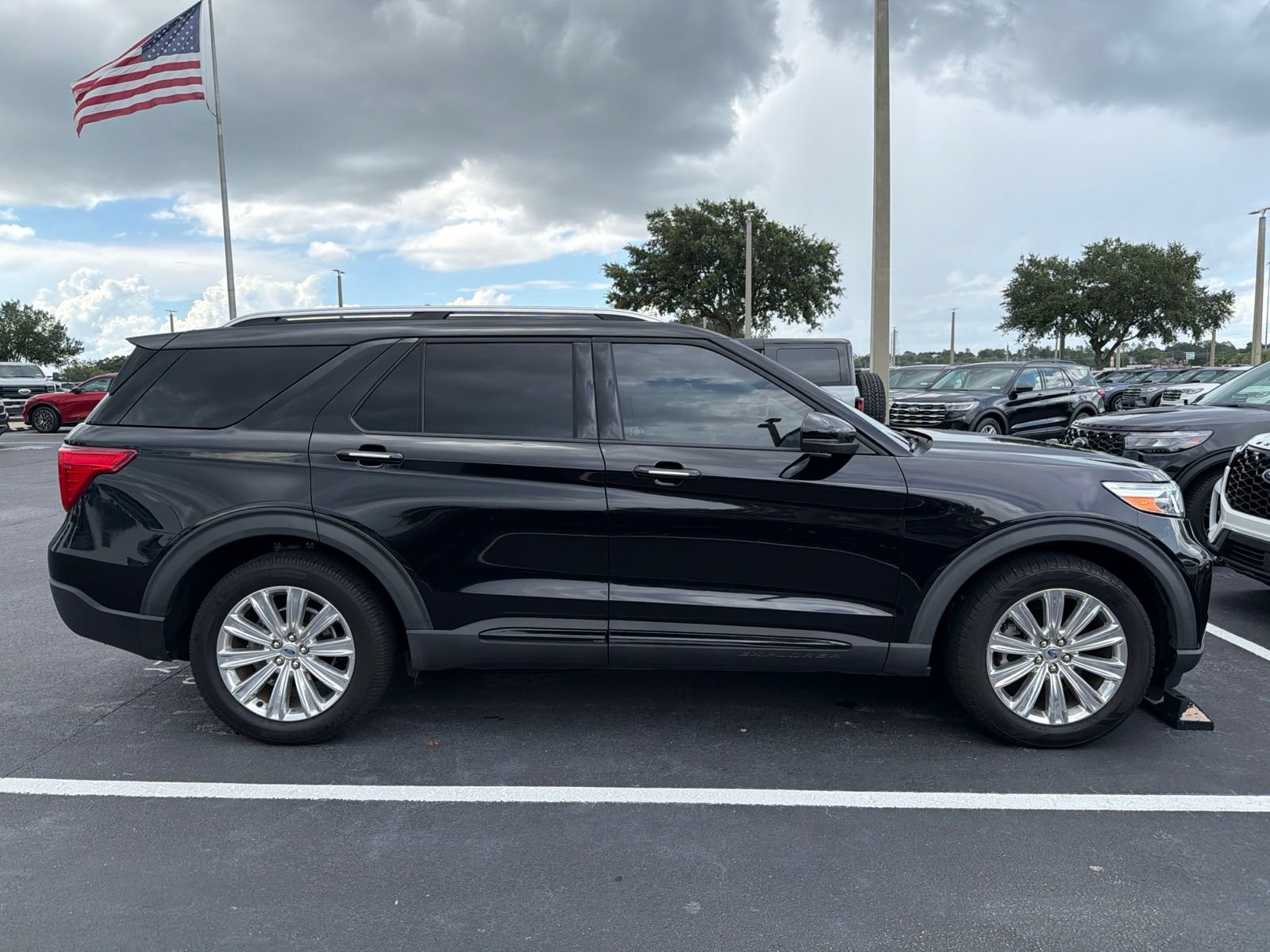 Certified 2021 Ford Explorer Limited w/ Equipment Group 301A RWD image 2