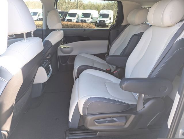 Used 2026 Kia Carnival SX Prestige image 16