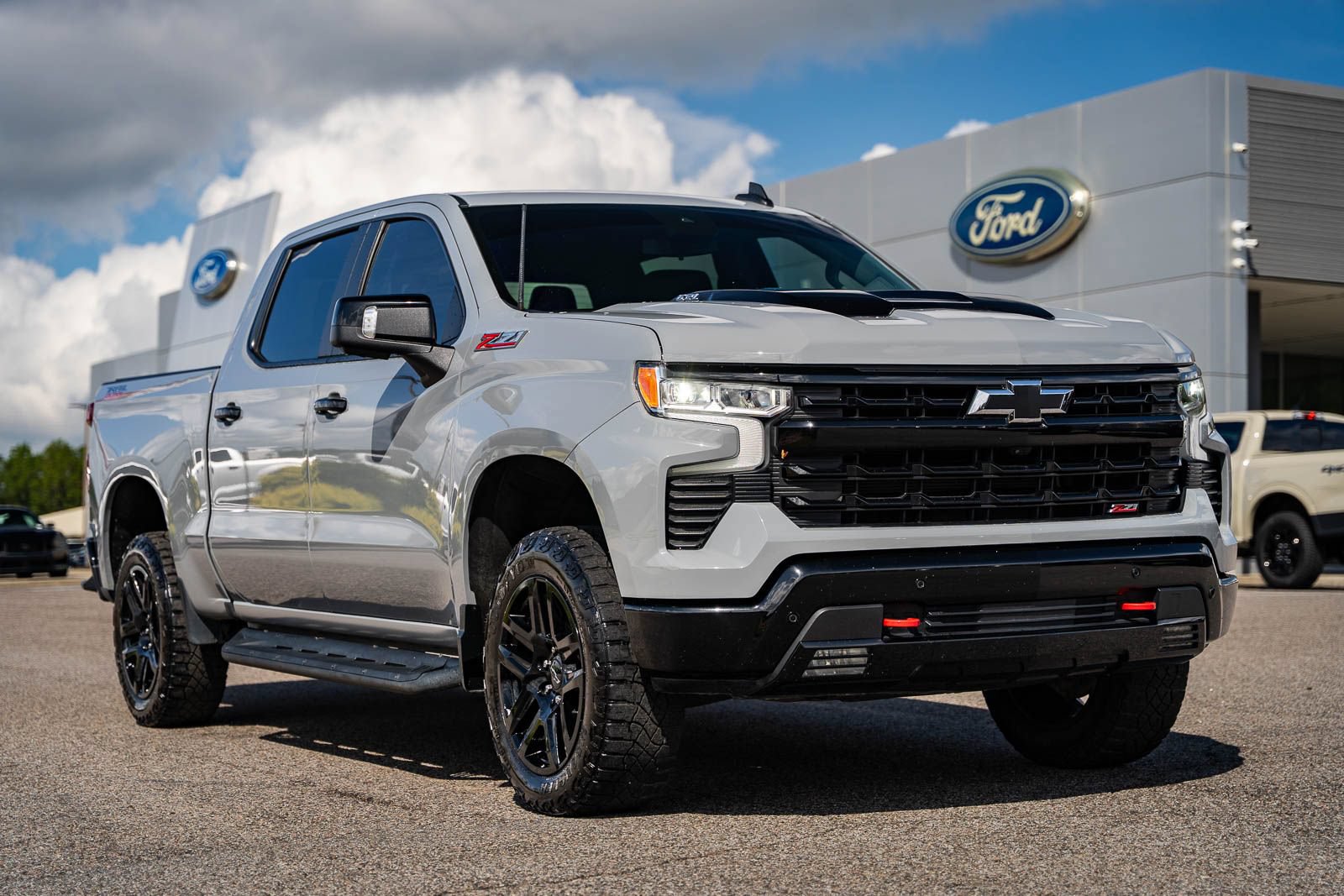 Used 2024 Chevrolet Silverado 1500 LT Trail Boss w/ Convenience Package II AWD/4WD video 1