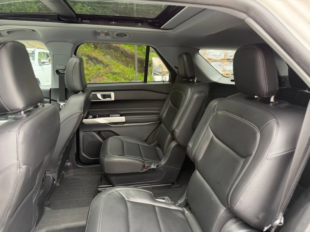Certified 2022 Ford Explorer XLT w/ Equipment Group 202A AWD/4WD image 6