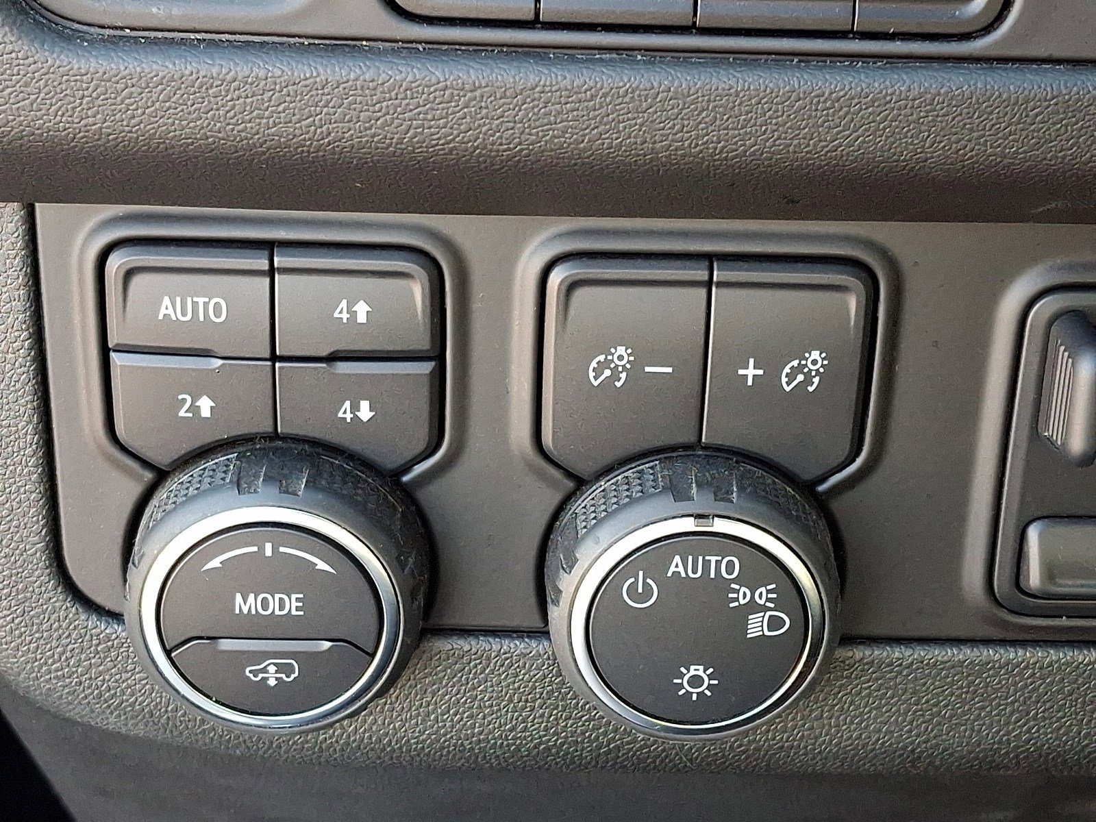 Used 2024 Chevrolet Tahoe Z71 w/ Z71 Off-Road Package image 24