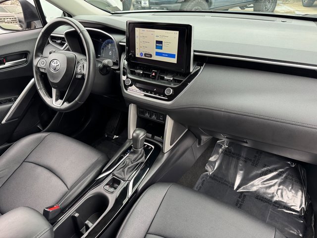 Used 2024 Toyota Corolla Cross XLE image 19