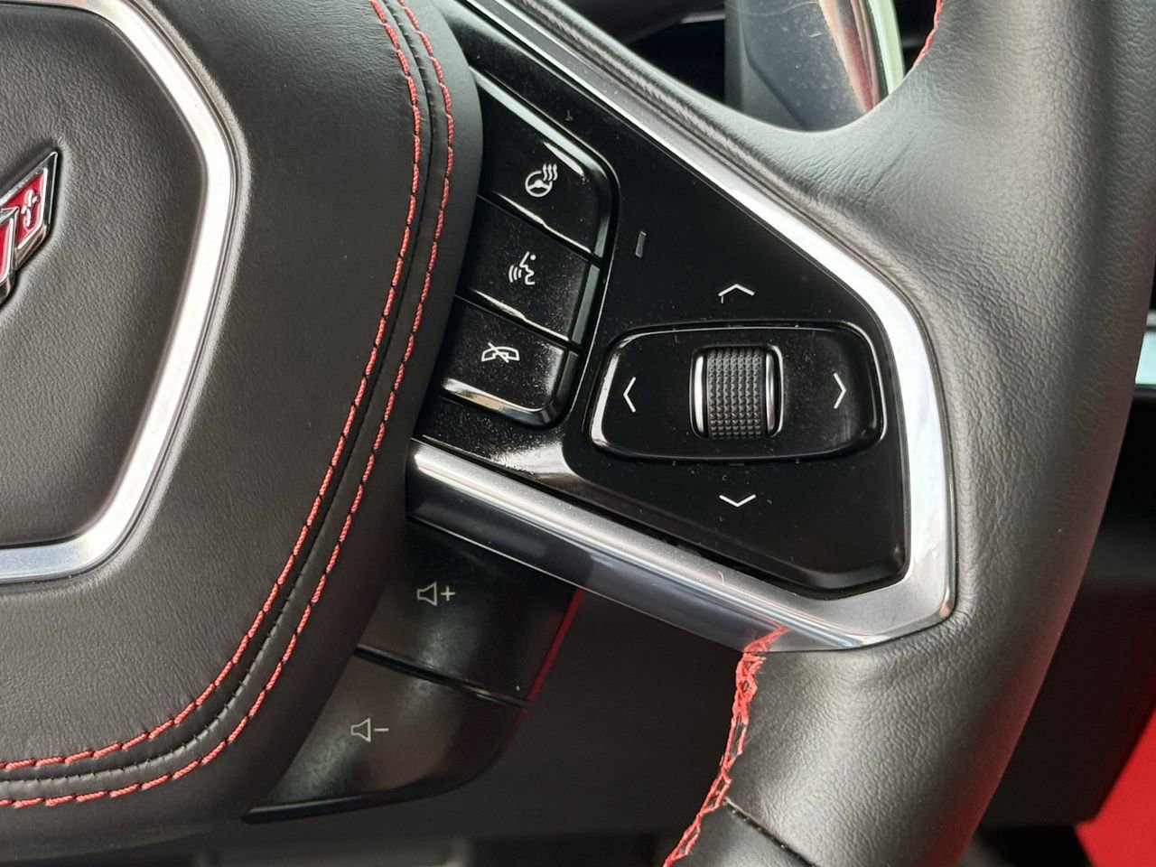 Used 2025 Chevrolet Corvette Stingray Preferred Cpe w/ Stealth Interior Trim Package image 13