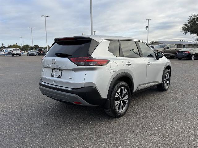 Used 2023 Nissan Rogue SV image 3