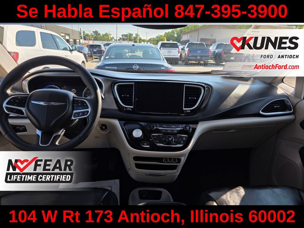 Used 2023 Chrysler Pacifica Touring-L FWD image 31