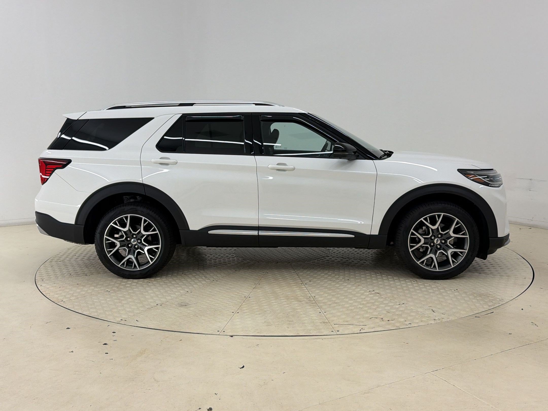 Certified 2025 Ford Explorer Platinum w/ Ultimate Package AWD/4WD image 8