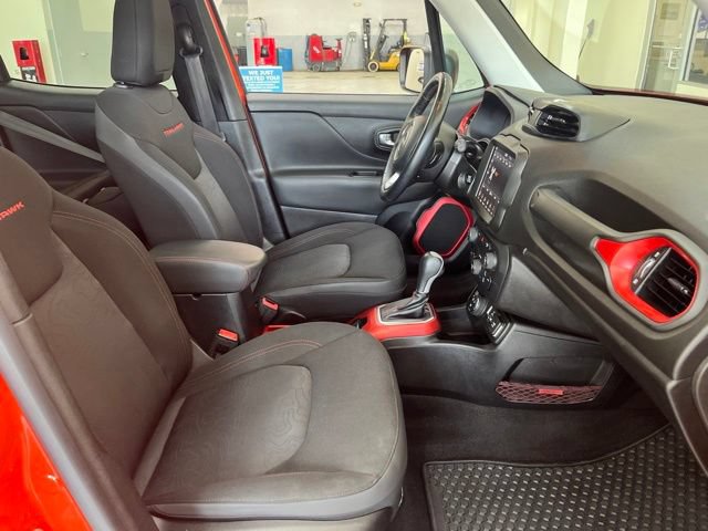 Used 2018 Jeep Renegade Trailhawk w/ UConnect 8.4 Nav Group AWD/4WD image 34