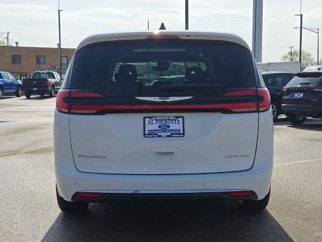 Used 2024 Chrysler Pacifica Limited FWD image 14