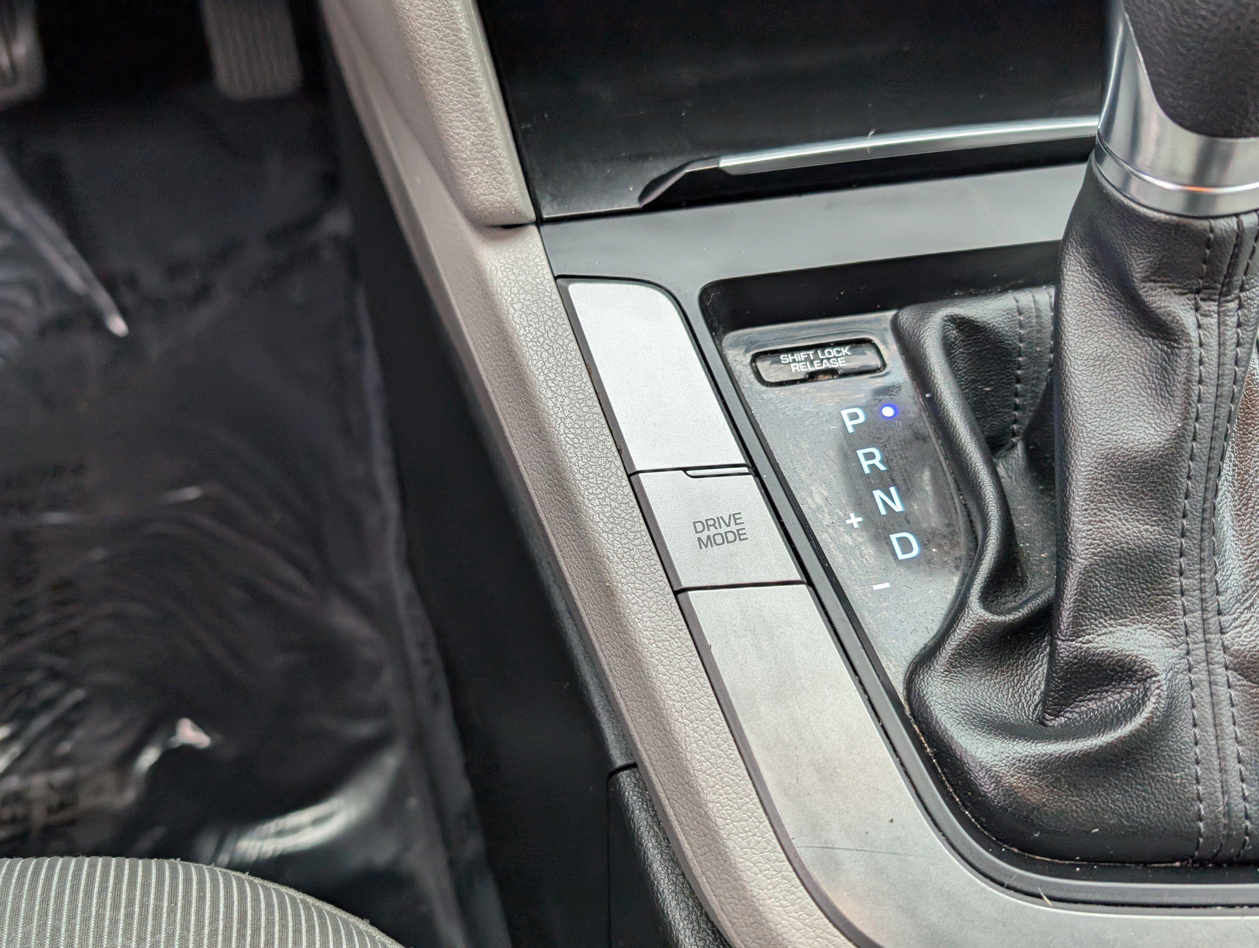 Used 2017 Hyundai Elantra SE image 20