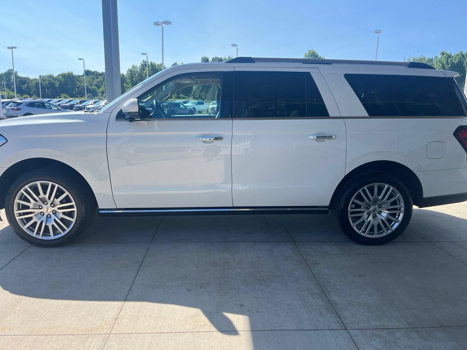 Certified 2024 Ford Expedition Max Limited AWD/4WD image 3