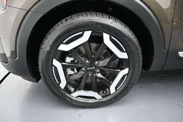 Used 2025 Kia Telluride S FWD image 9