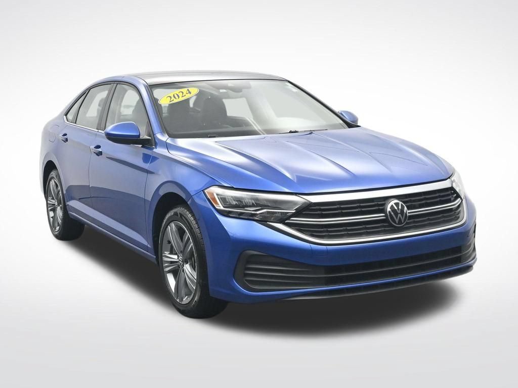Used 2024 Volkswagen Jetta SE FWD image 3