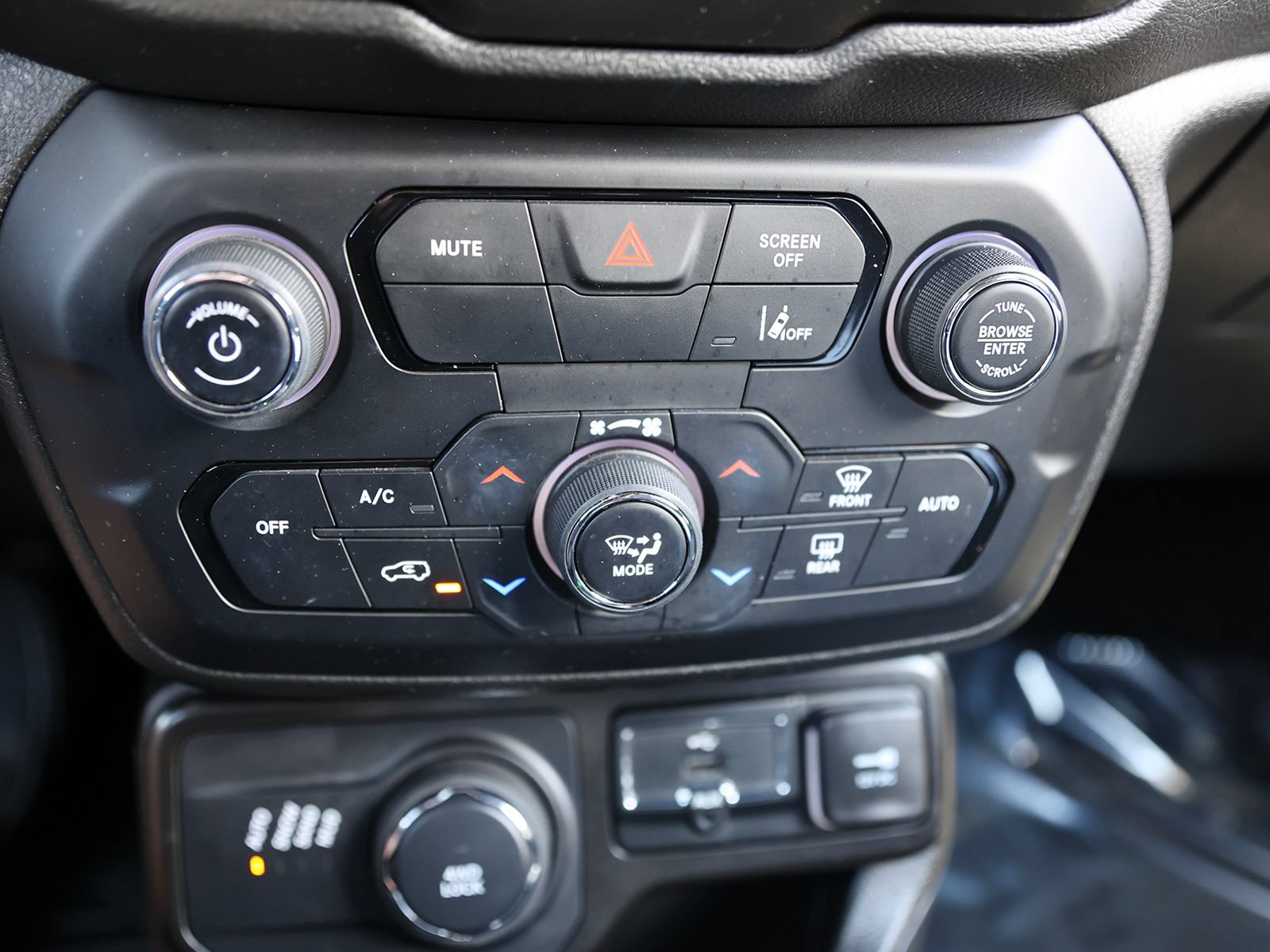 Used 2022 Jeep Renegade Altitude w/ Convenience Group AWD/4WD image 30