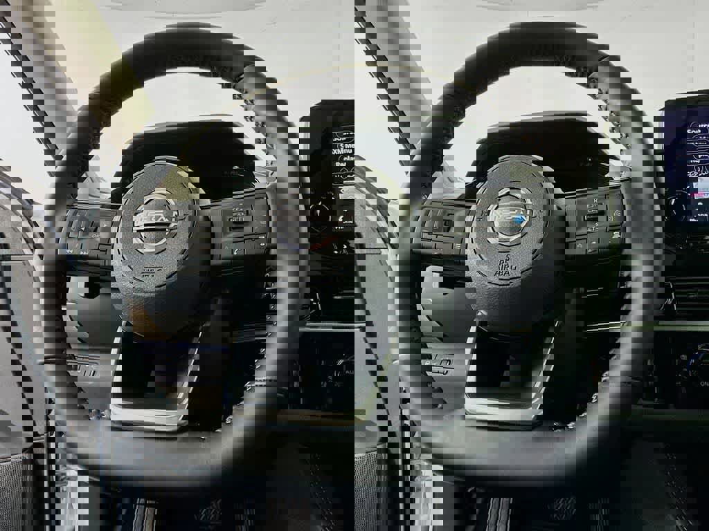 Used 2025 Nissan Pathfinder Platinum w/ Cargo Package image 19