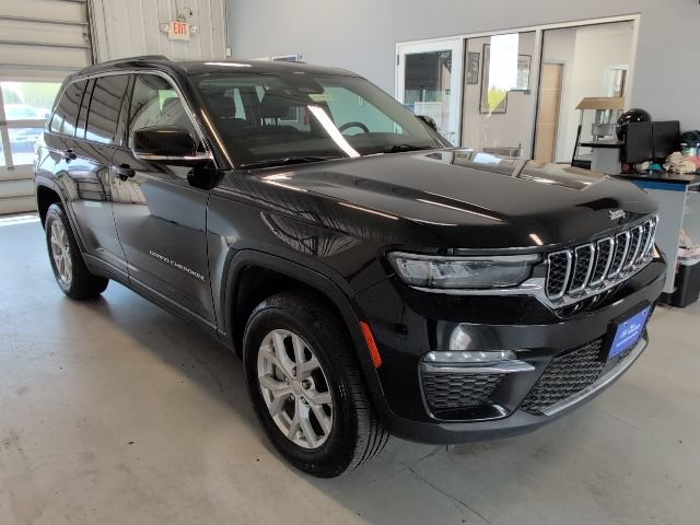 Used 2023 Jeep Grand Cherokee Limited AWD/4WD image 7