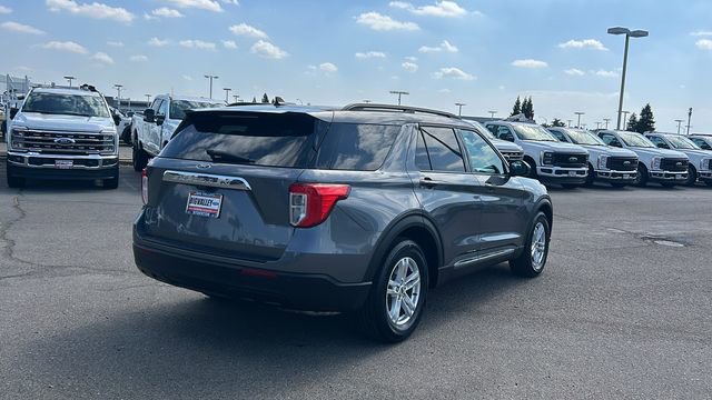 Certified 2022 Ford Explorer XLT image 3