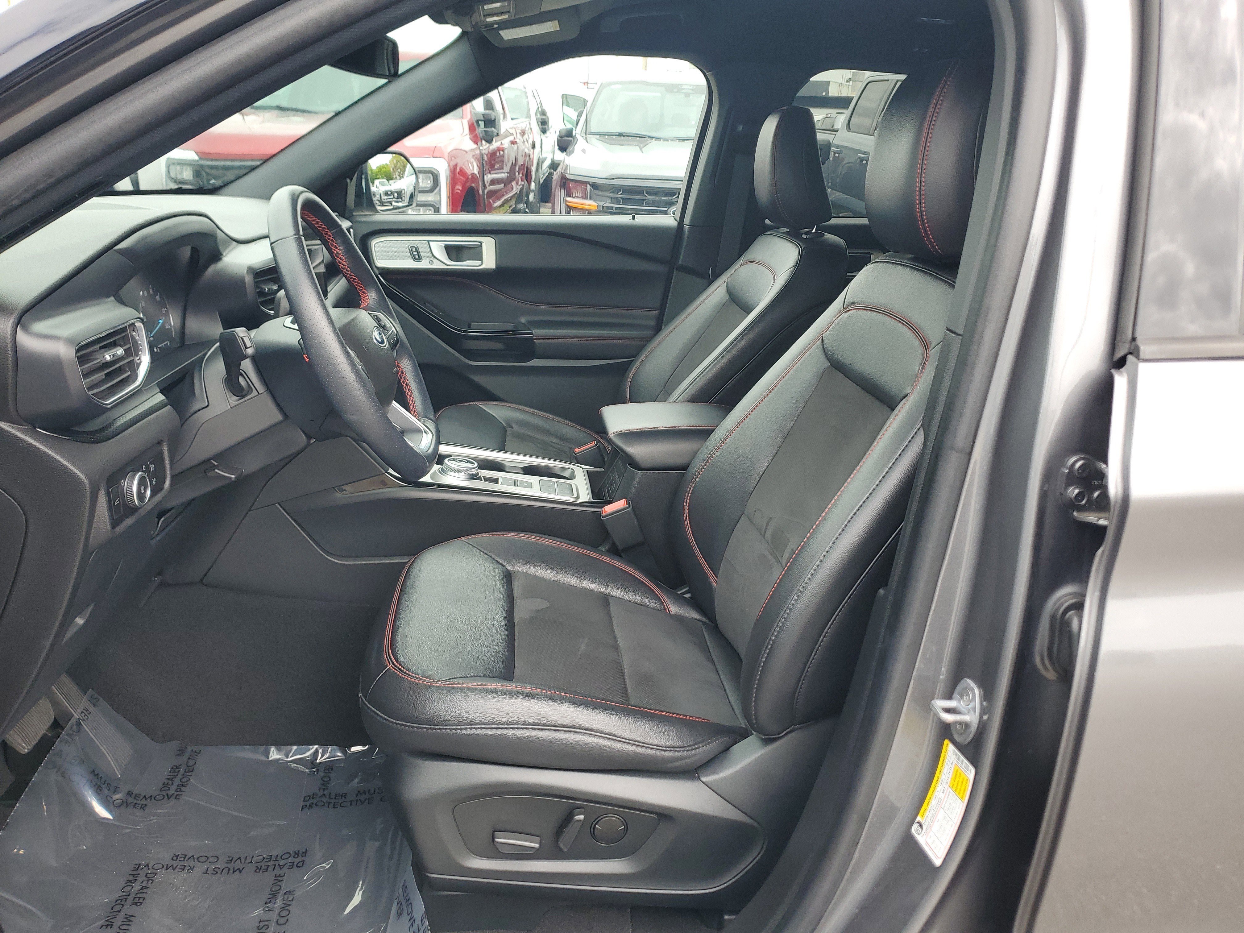 Certified 2023 Ford Explorer ST-Line w/ Class IV Trailer Tow Package image 11