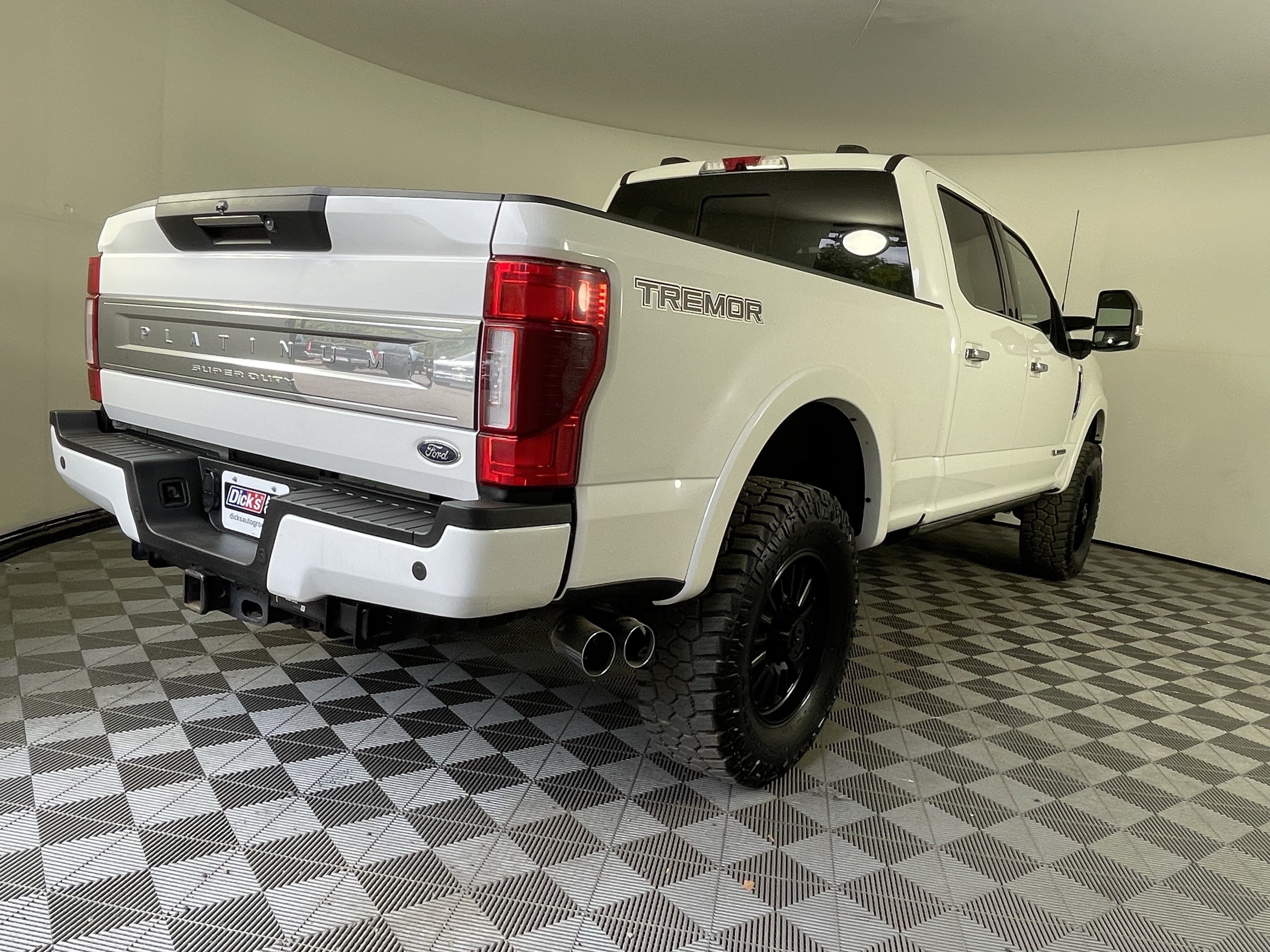 Certified 2022 Ford F350 Platinum w/ Tremor Off-Road Package AWD/4WD image 5