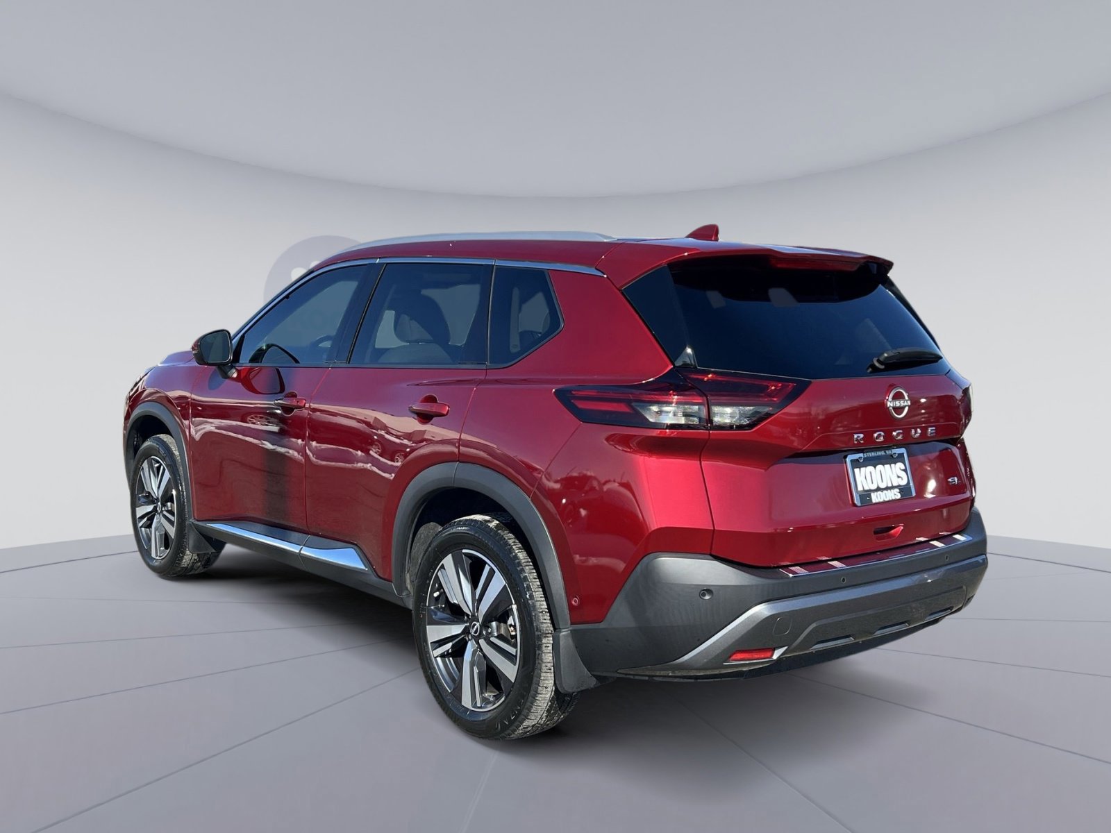 Used 2023 Nissan Rogue SL w/ SL Premium Package image 3