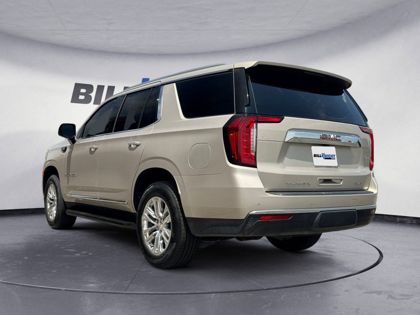 Used 2021 GMC Yukon SLT w/ SLT Luxury Plus Package AWD/4WD image 3