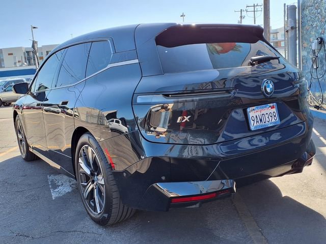 Used 2022 BMW iX xDrive50 w/ Premium Package AWD/4WD image 3