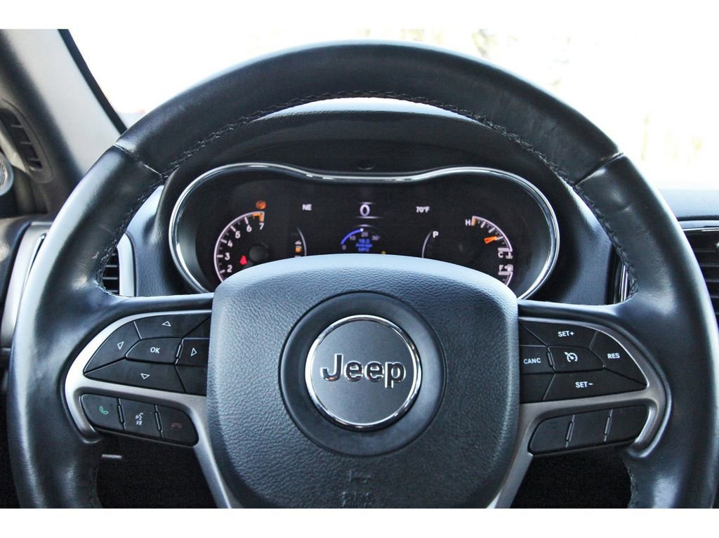 Used 2020 Jeep Grand Cherokee Laredo w/ 18" Wheel & 8.4" Radio Group image 17