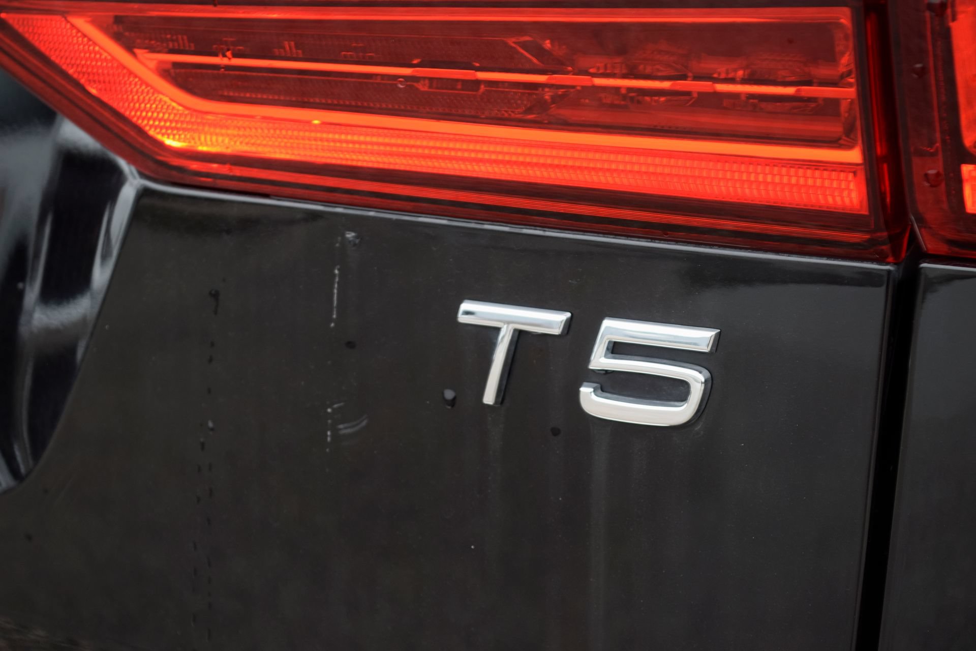 Used 2021 Volvo XC60 T5 Momentum w/ Premium Package FWD image 19