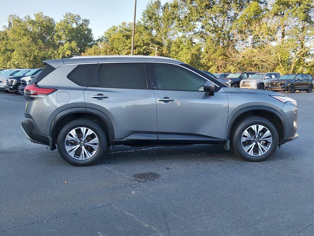Used 2021 Nissan Rogue SV w/ Premium Package FWD image 3
