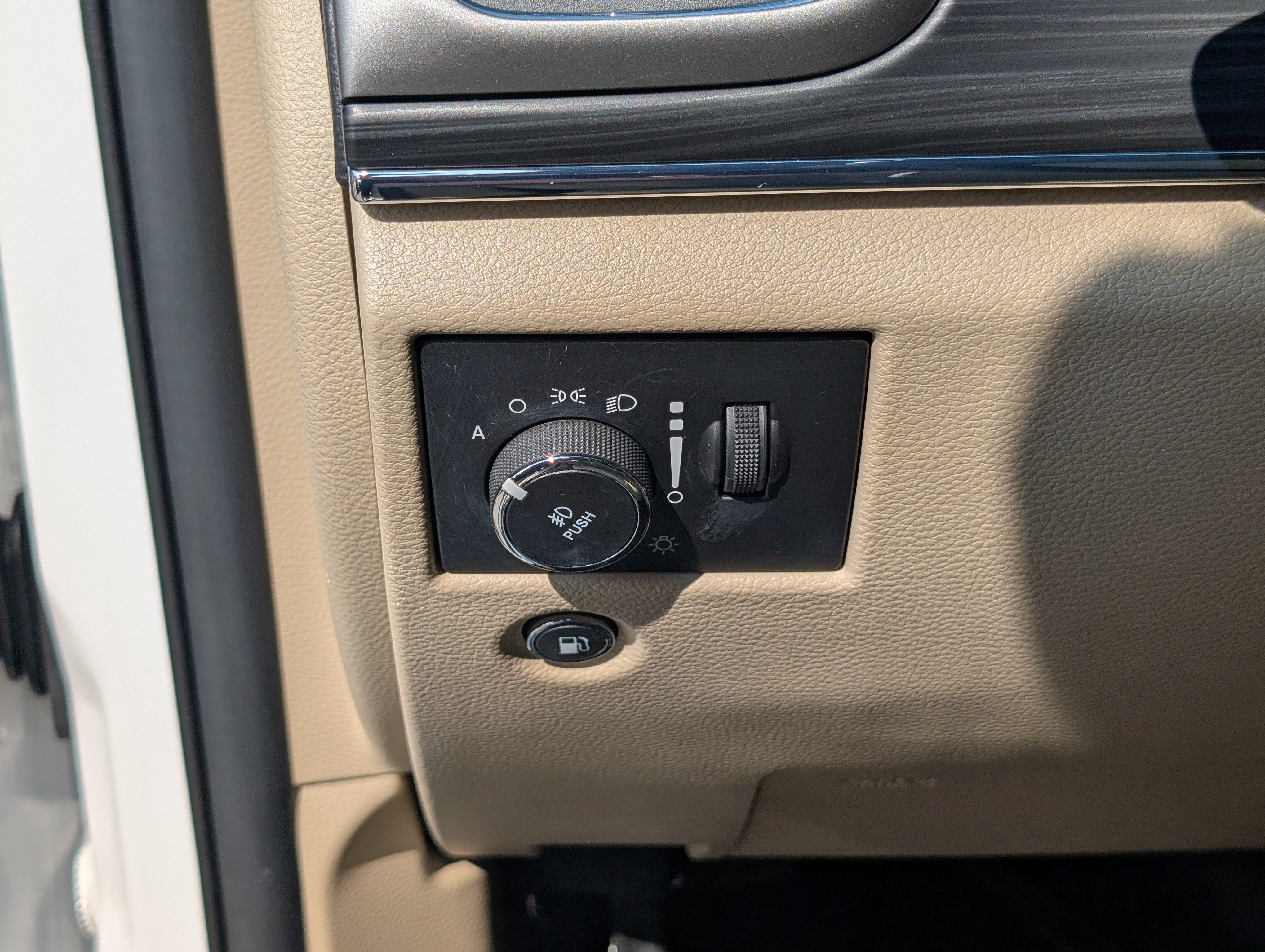 Used 2021 Jeep Grand Cherokee Limited w/ Luxury Group II AWD/4WD image 24