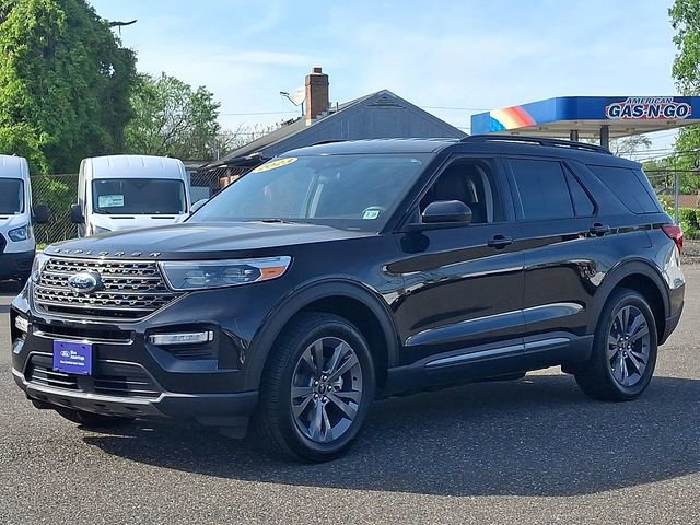 Certified 2023 Ford Explorer XLT w/ Equipment Group 202A AWD/4WD image 3