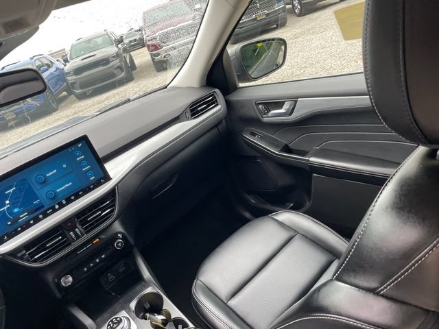 Certified 2025 Ford Escape Platinum AWD/4WD image 27