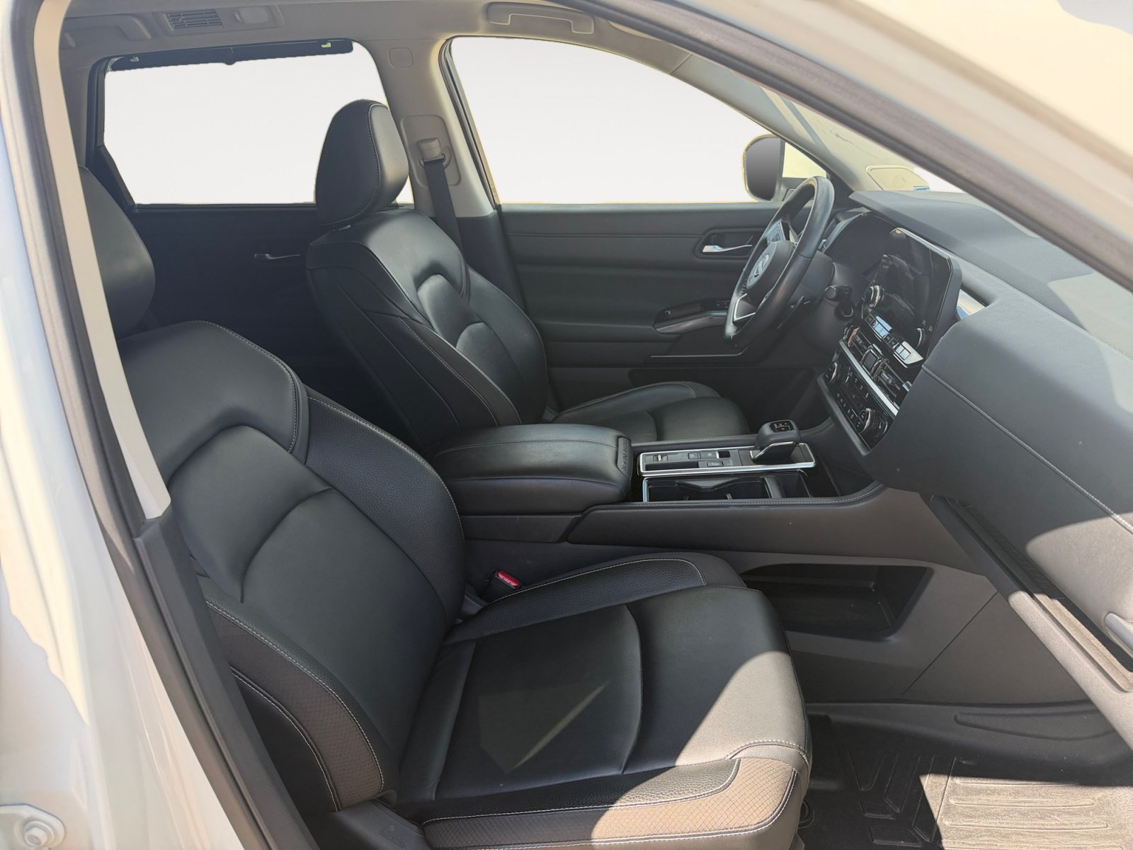 Used 2023 Nissan Pathfinder SL w/ SL Premium Package FWD image 15