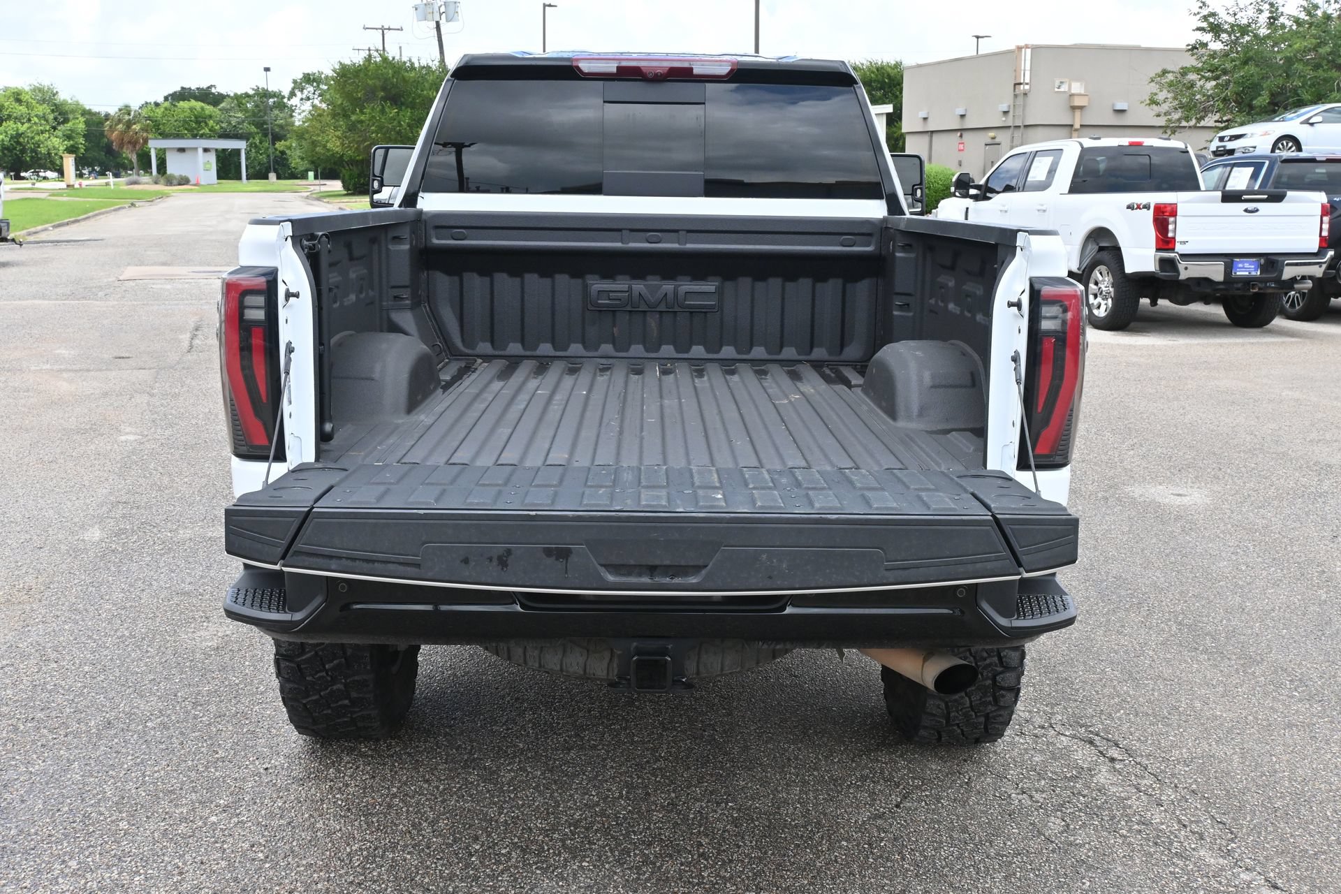 Used 2025 GMC Sierra 2500 AT4X AWD/4WD image 5