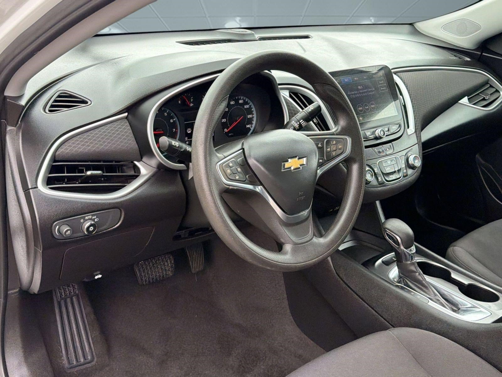 Used 2022 Chevrolet Malibu LS FWD image 4